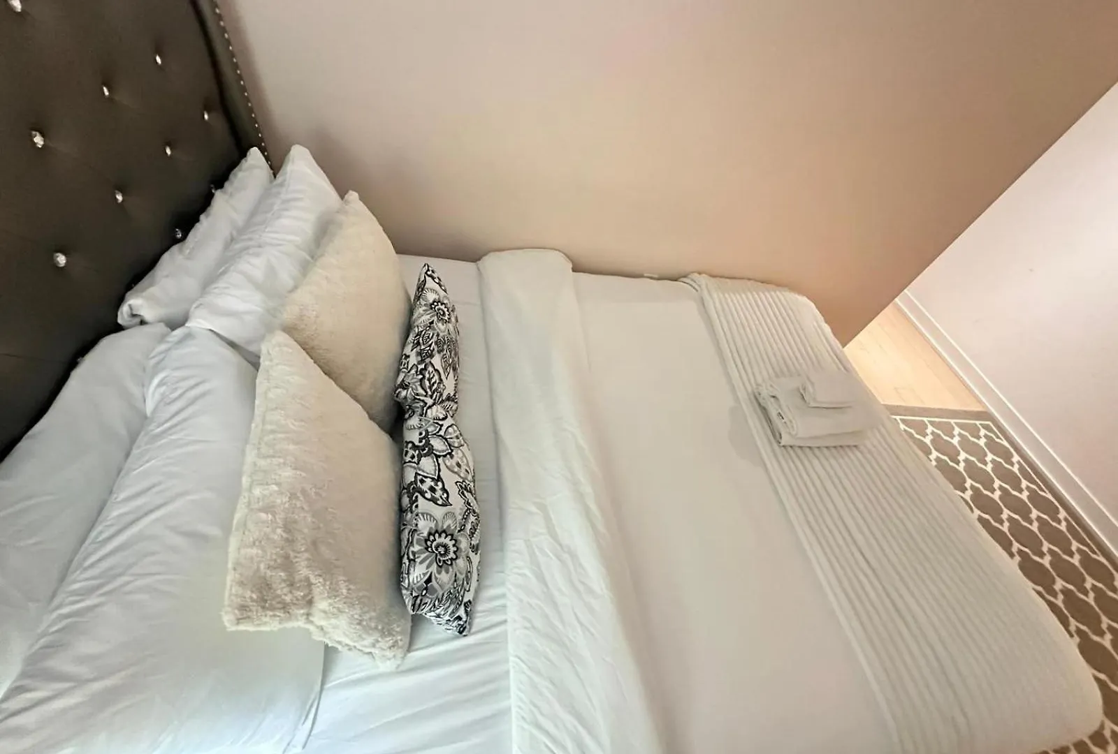 Downtown Toronto Condo Suite Holiday home